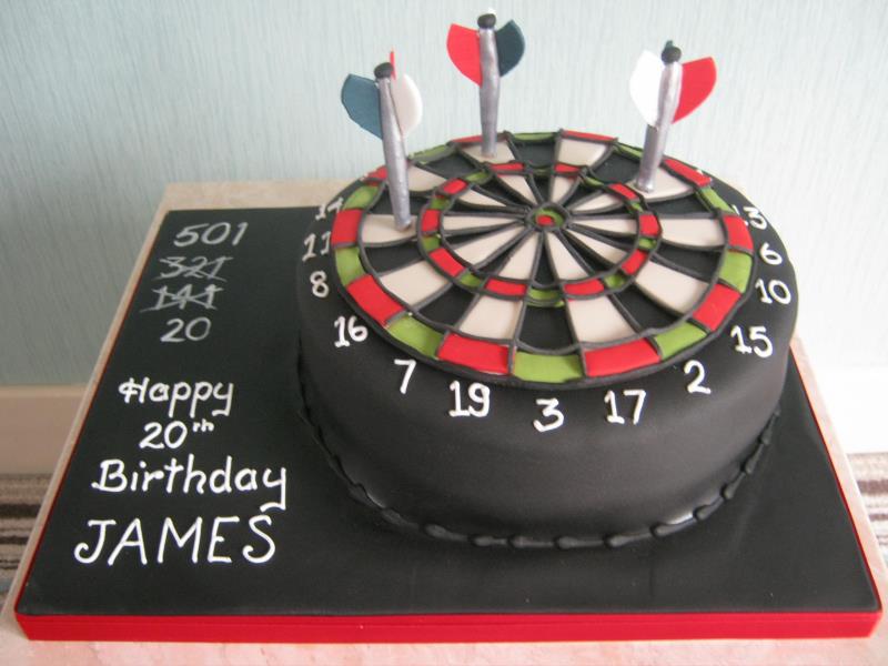 Dartboard cake in plain sponge for darts fan James from Poulton