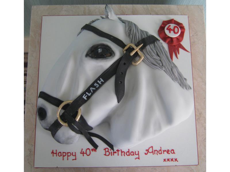 Gray horse head for horse mad Andrea in #Preston in vanilla sponge