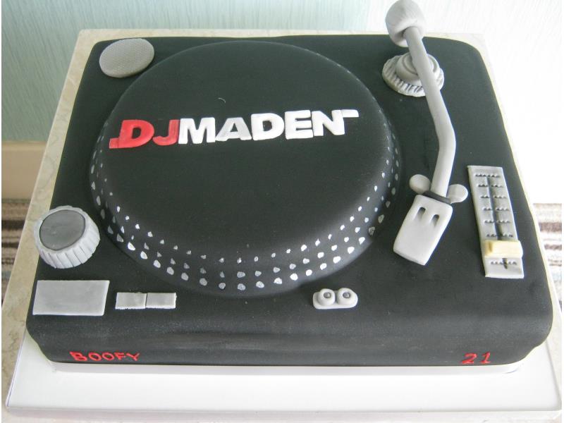 DJ Deck for son's 21st in Blackpool made in vanilla sponge and based on Technics model