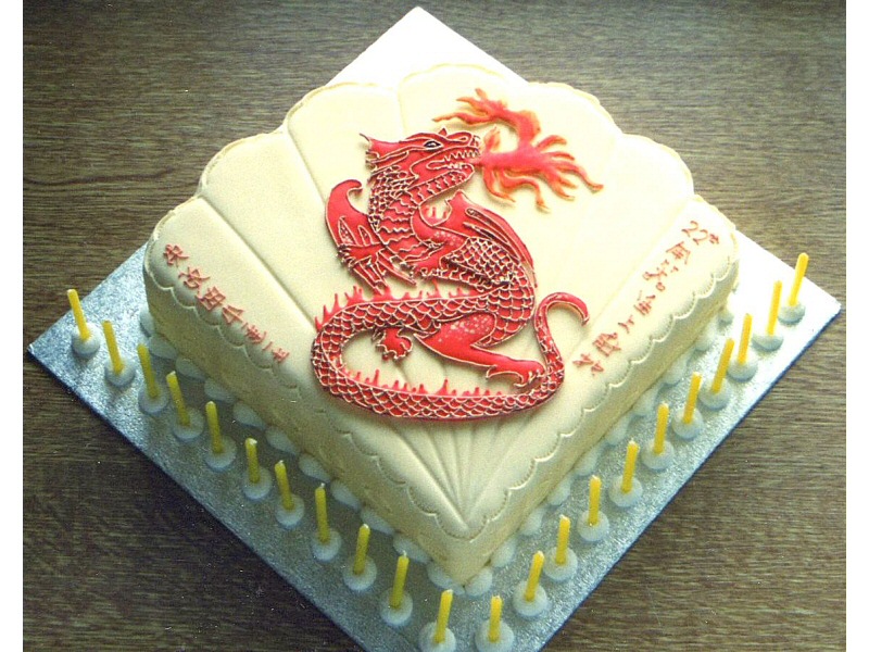 Chinese Dragon - Fan shaped cake adorned with a chinese dragon and writing for Scott, Preston